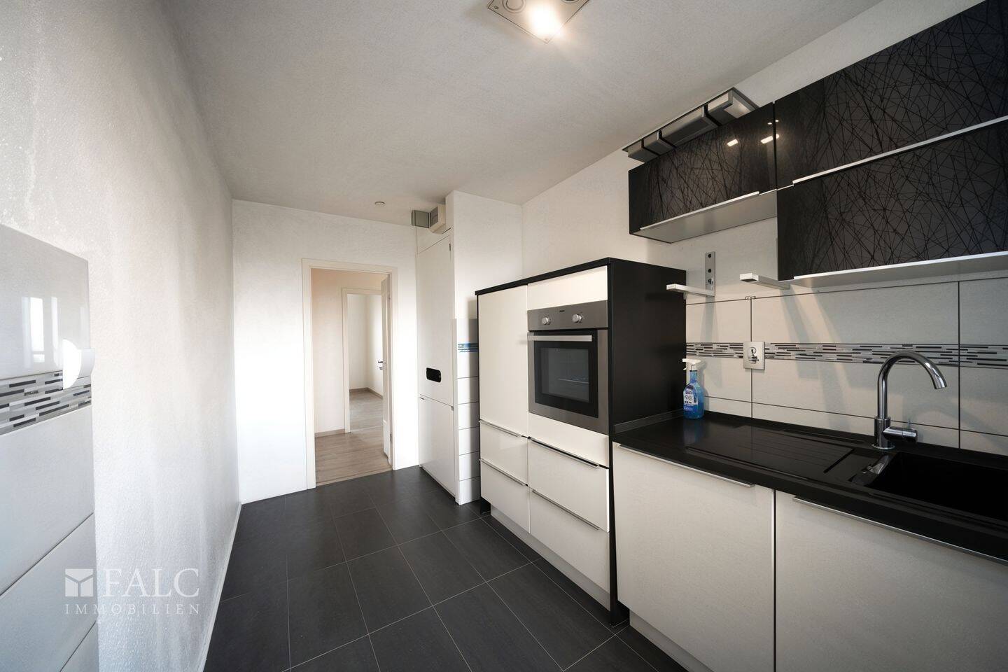 3-Zimmer-Wohnung mit Balkon - ideale Basis für Ihre Wohnideen – Hamburg – Vorschaubild 2