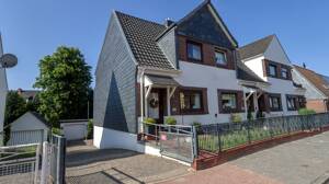 Gepflegtes Reihenendhaus mit Garage in Bremen Lesum