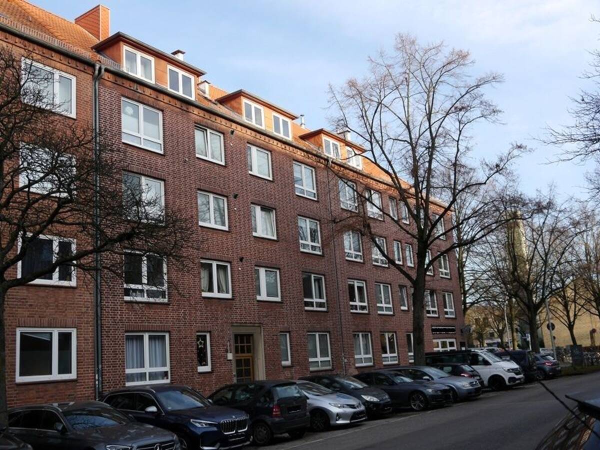 Ein Mehrfamilienhaus mit zwei Eingängen in hervorragender Lage in 22081 Hamburg-Barmbek-Süd – 22081 Hamburg – Bild 1 von 2