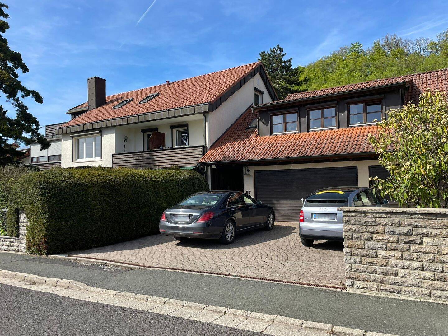 Hochwertig erbautes Mehrfamilienhaus mit 5 attraktiven, individuellen Wohneinheiten - davon eine exklusive Wohnung zur Selbstnutzung – Scheinfeld – Vorschaubild 3