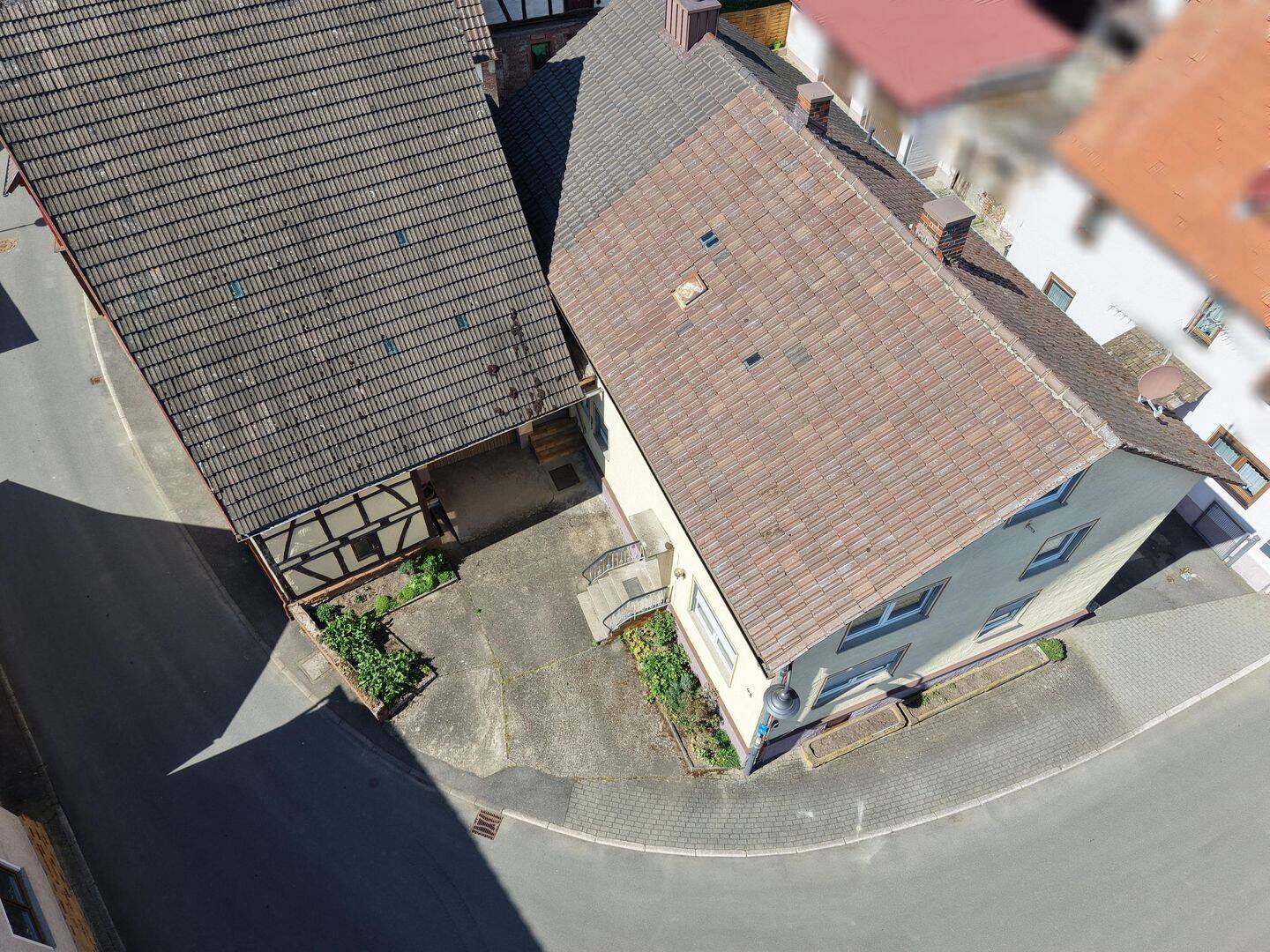 EFH in zentraler Lage von Höhefeld - auf Wunsch separates Baugrundstück gegenüber erhältlich – Wertheim – Vorschaubild 4