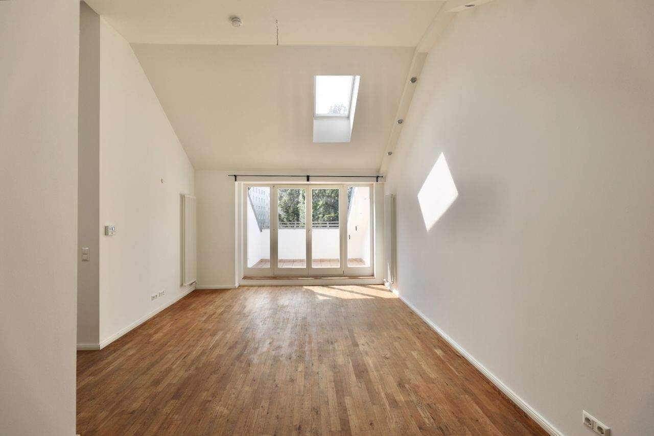 LICHTDURCHFLUTETE DACHGESCHOSSWOHNUNG MIT SONNIGER TERRASSE - OFFENE WOHNLOUNGE - ZENTRAL & RUHIG – Berlin – Vorschaubild 8