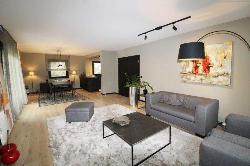 Bestlage Kobel! Exklusives, modernes Einfamilienhaus auf Parkgrundstück in Neusäß-Westheim – Neusäß – Bild 1 von 7