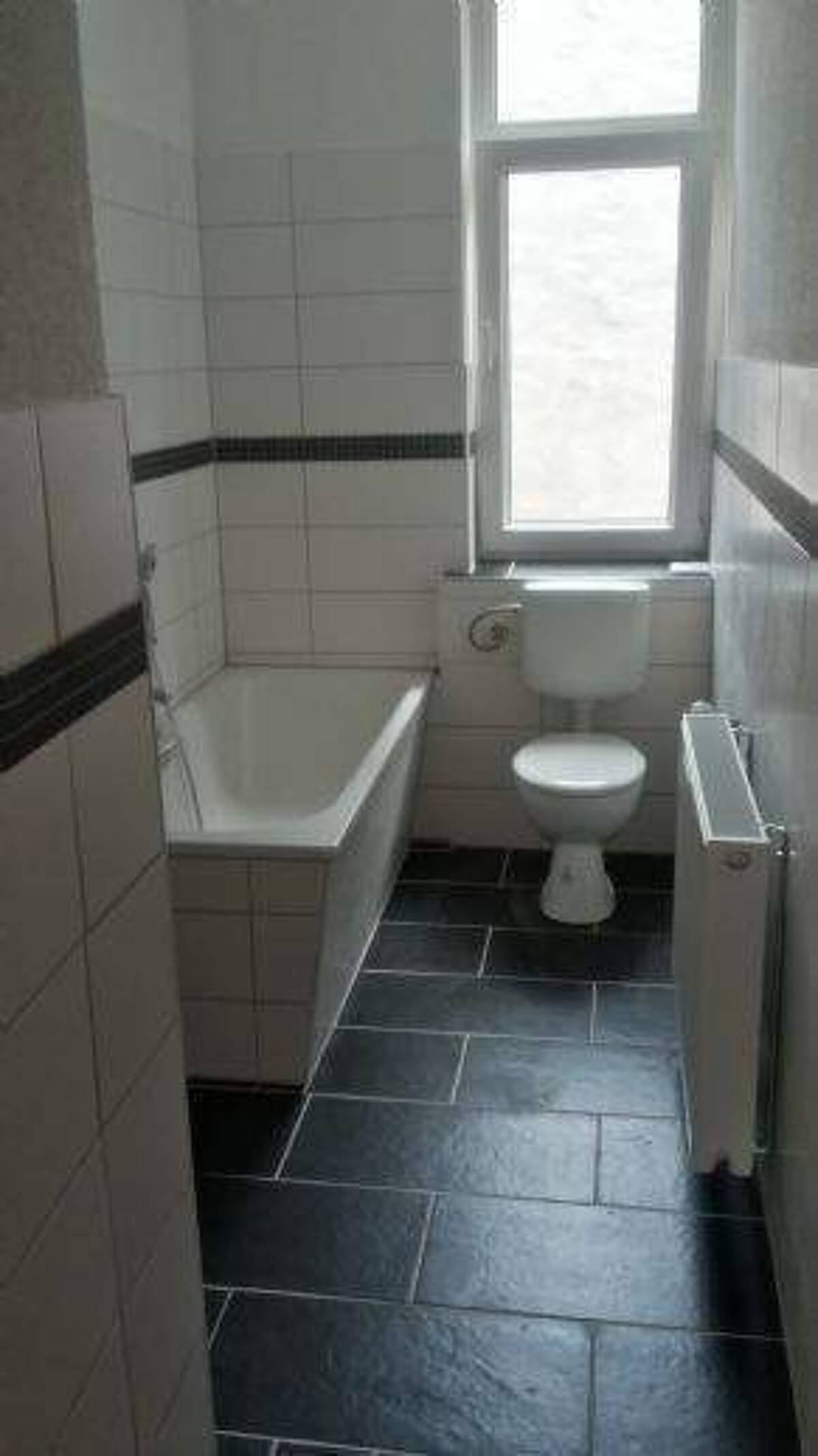 gemütliche 3 Raumwohnung, im EG, mit Balkon und EBK – 99089 Erfurt – Bild 1 von 9