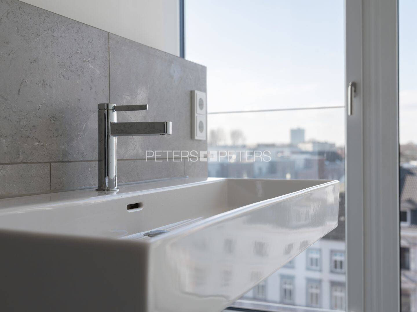 + Buntes Treiben auf zwei Ebenen: Ihre Maisonette-Wohnung mit eigener Dachterrasse! +