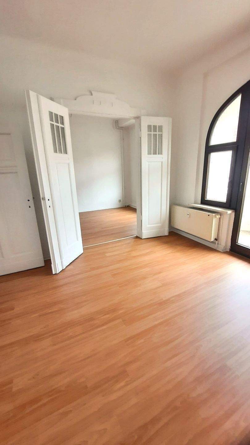 Frisch renoviert! Traumhafte 4-Raumwohnung mit Balkon, nähe Uniklinik – Magdeburg – Vorschaubild 3
