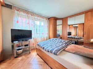 Schöne 3,5 Zimmer Altbau Erdgeschoßwohnung mit Garage in Stuttgart- Ost – 70186 Stuttgart – Vorschaubild 9