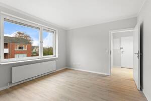 Dachgeschoss 2-Zimmer, Einbauküche, Duschbad mit Fenster, Balkon und Garagenstellplatz in Stade – 21683 Stade – Vorschaubild 9