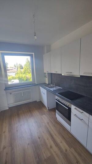 Sanierte 3-Zi.-Wohnung in guter Lage von Rahlstedt zu mieten – 22143 Hamburg – Vorschaubild 1