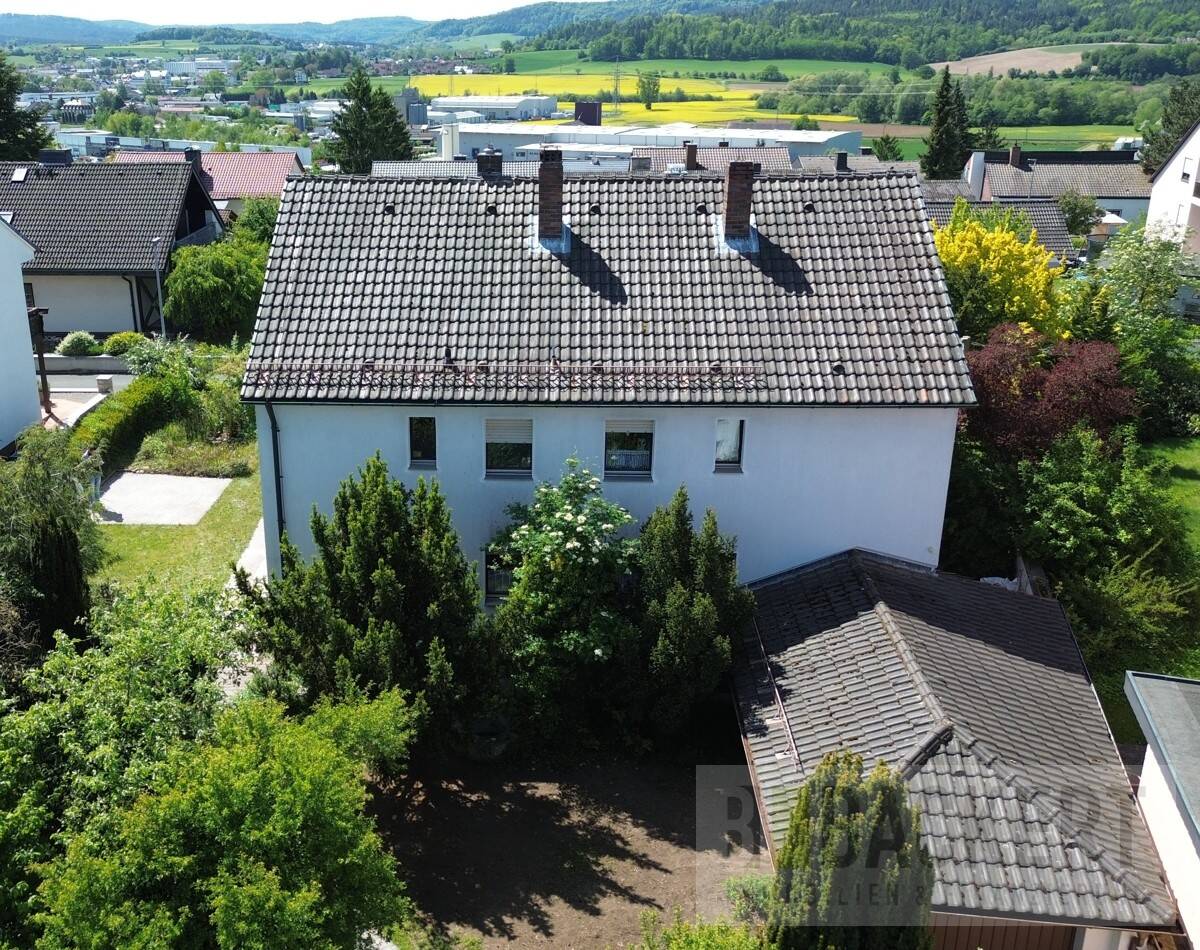 Großes Zweifamilienhaus mit Garage in toller Wohnlage von Burgkunstadt – Burgkunstadt – Bild 1 von 9