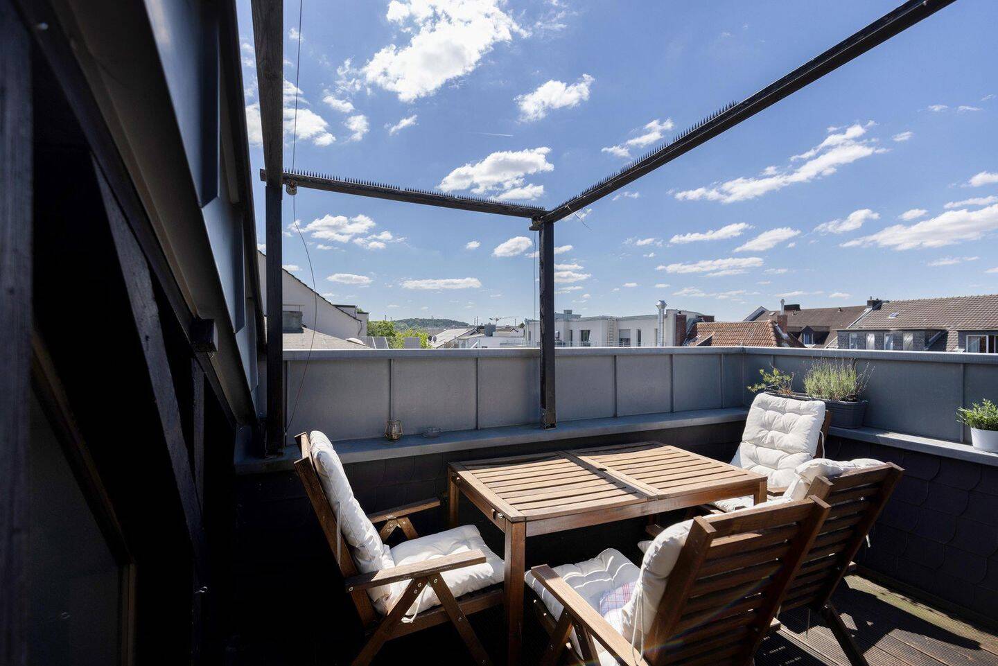 Charmante Wohnung - Dachterrasse, Kamin, Garage