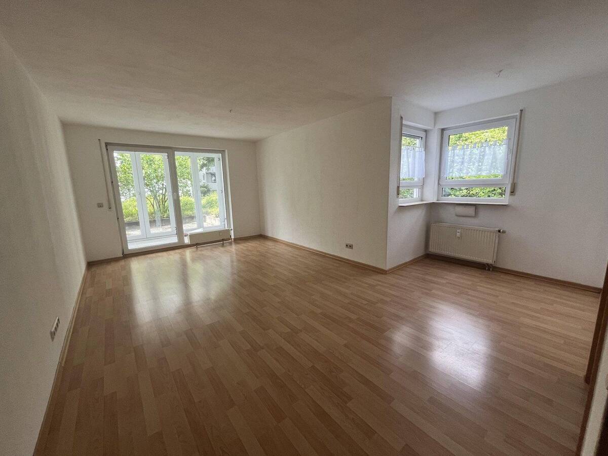 Schöne 2,5 Zimmerwohnung mit Wintergarten in zentraler Lage – 70327 Stuttgart – Bild 1 von 4