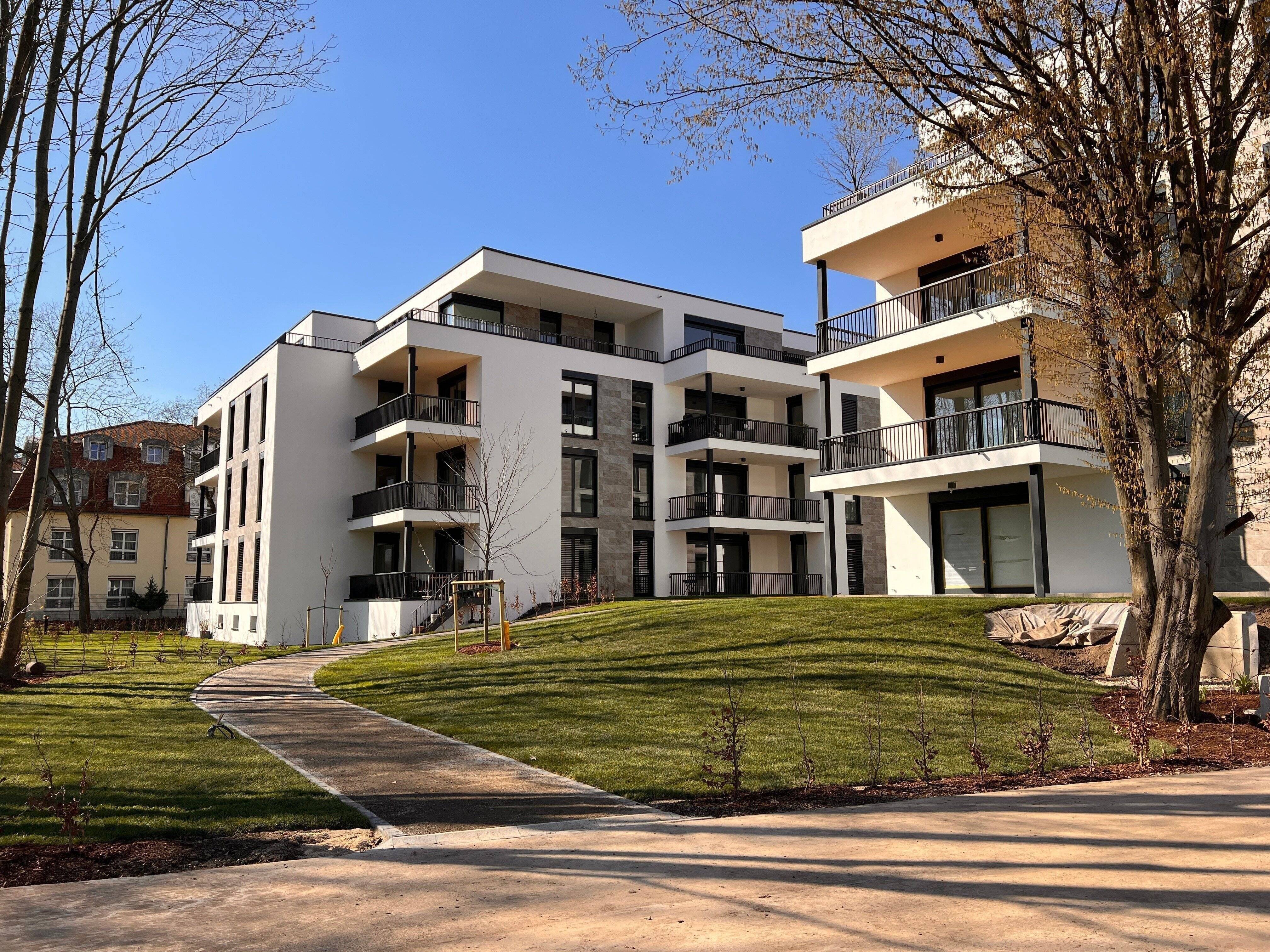 NEUBAU mit 5-Zimmern / 70m² WOHNEN / 2 x TERRASSEN / BLICK in den AUENWALD / KAMIN / 2 x TG-SP / ca. 7.000m² eingezäunter Gemeinschaftsgarten – Leipzig – Vorschaubild 4