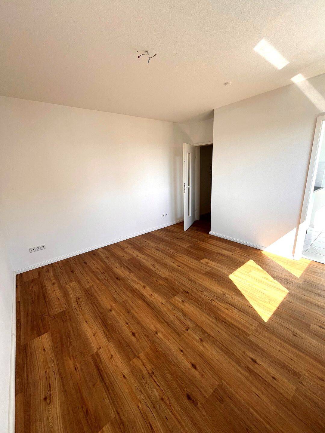 Moderne 2-Zi-Wohnung mit Balkon – Magdeburg – Vorschaubild 2