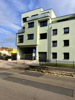 Exklusive Eigentumswohnung inkl. sehr hochwertiger Einbauküche und großem Balkon, optional Stellplatz – 6110 Halle (Saale) – Vorschaubild 2