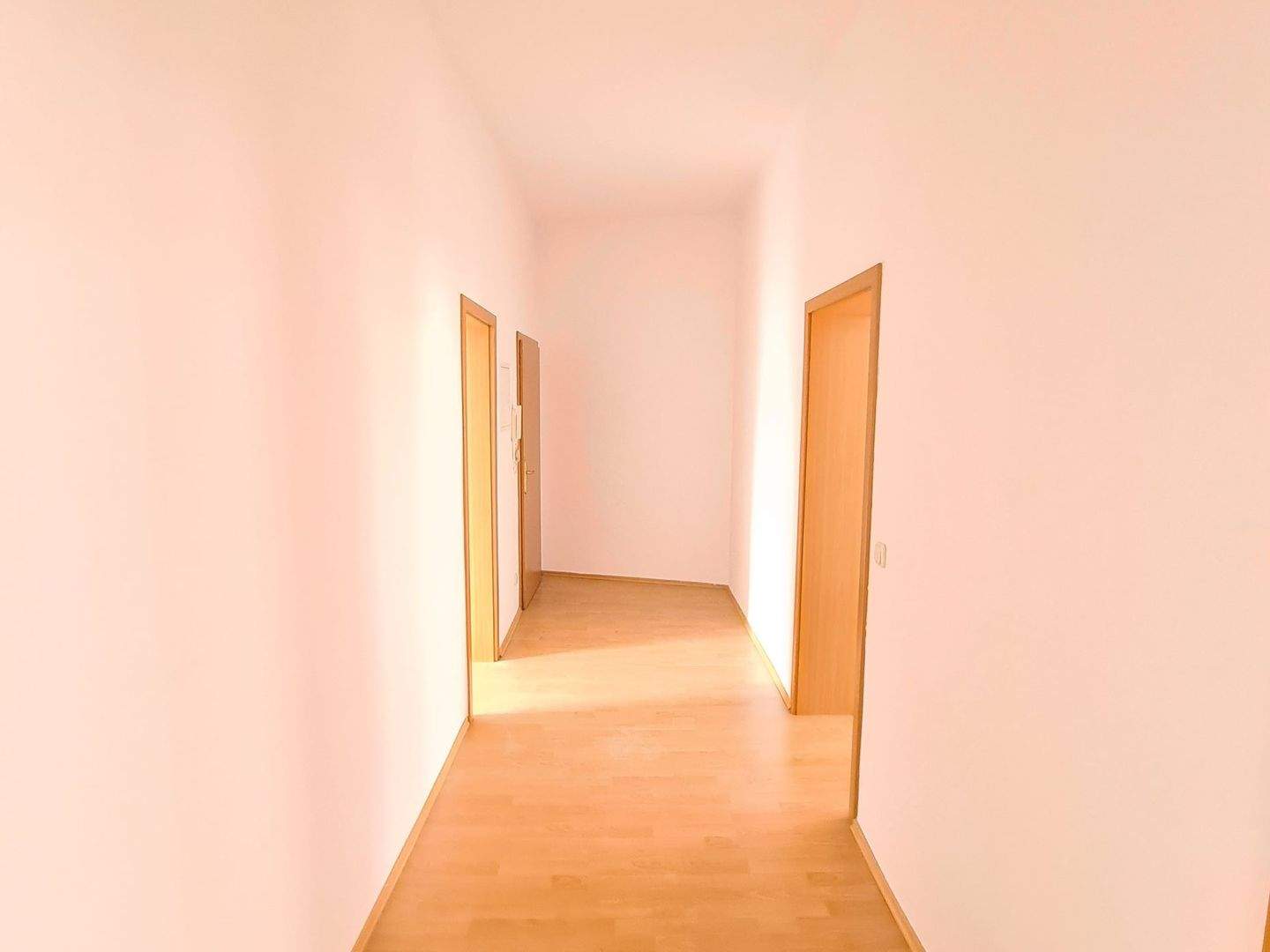 Charmante 3-Zimmer-Wohnung in Chemnitz mit Balkon – Chemnitz – Vorschaubild 3