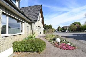 Großzügiges EFH in bevorzugter Lage von Traar auf 854 m² Grundstück mit ca. 228 m² Wfl. * saniert u. modernisiert 201... – 47802 Krefeld – Vorschaubild 3