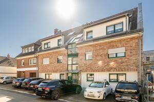 Großzügig & hochwertig: Maisonettewohnung mit Sonnenbalkon und Stellplatz!