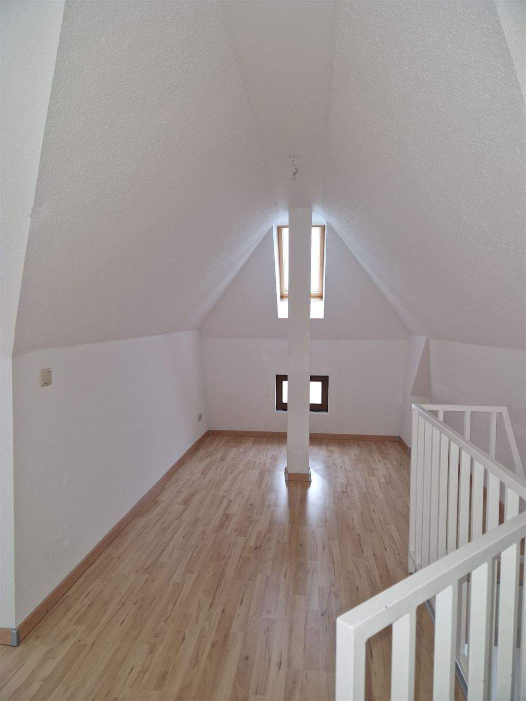 ***3-Zimmer-Maisonette mit Einbauküche, Dachbalkon + Lift *** – Chemnitz – Vorschaubild 4