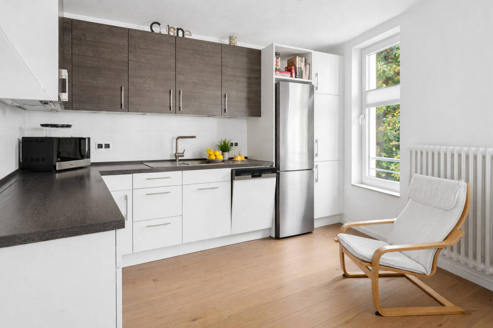 Moderne 4-Zimmer-Wohnung mit Balkon, Parkplatz und in zentraler Bestlage – Berlin – Vorschaubild 2