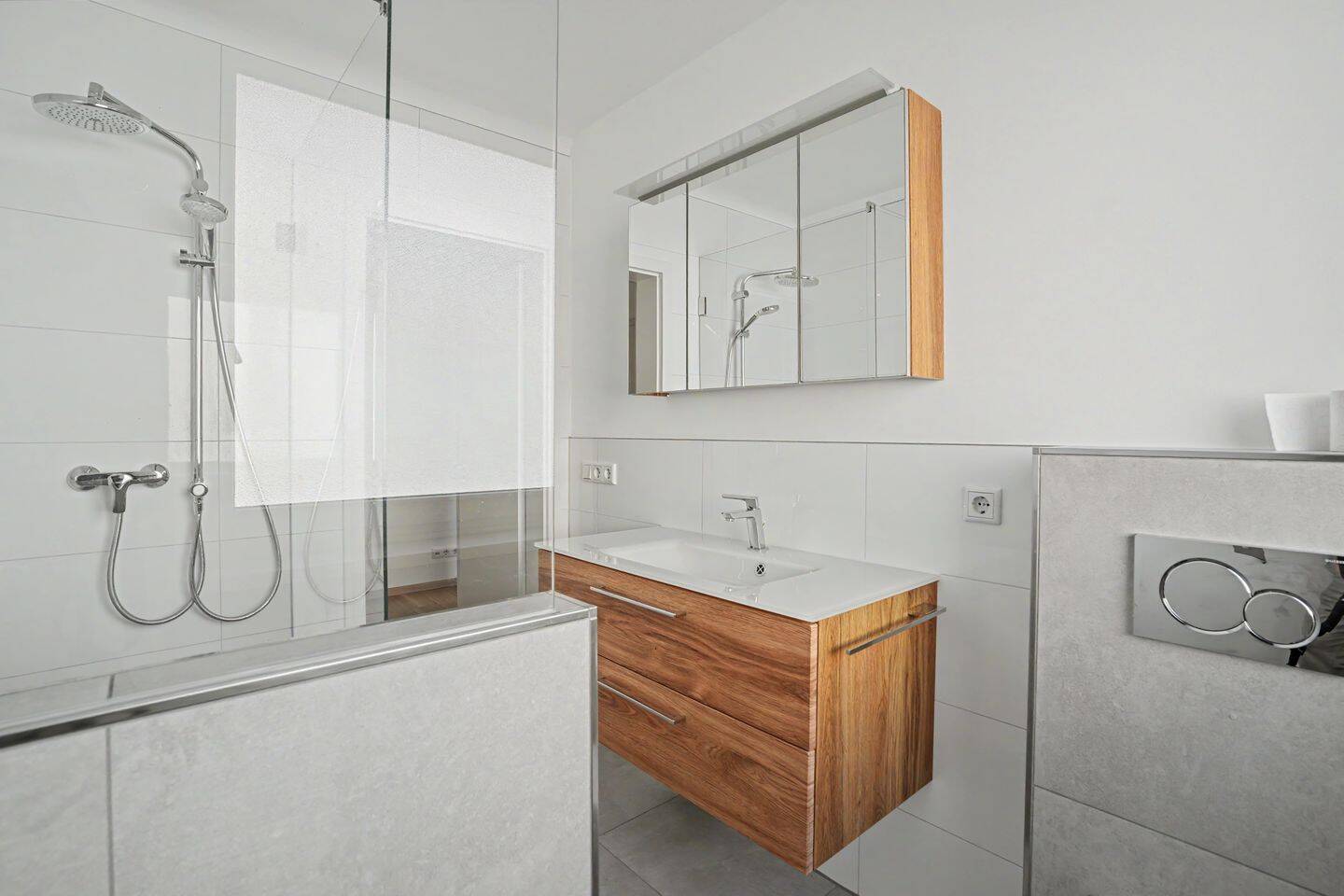Top gepflegte 2-Zimmer-Wohnung mit Balkon und Stellplatz in zentraler Lage in Nürnberg – Nürnberg – Vorschaubild 7