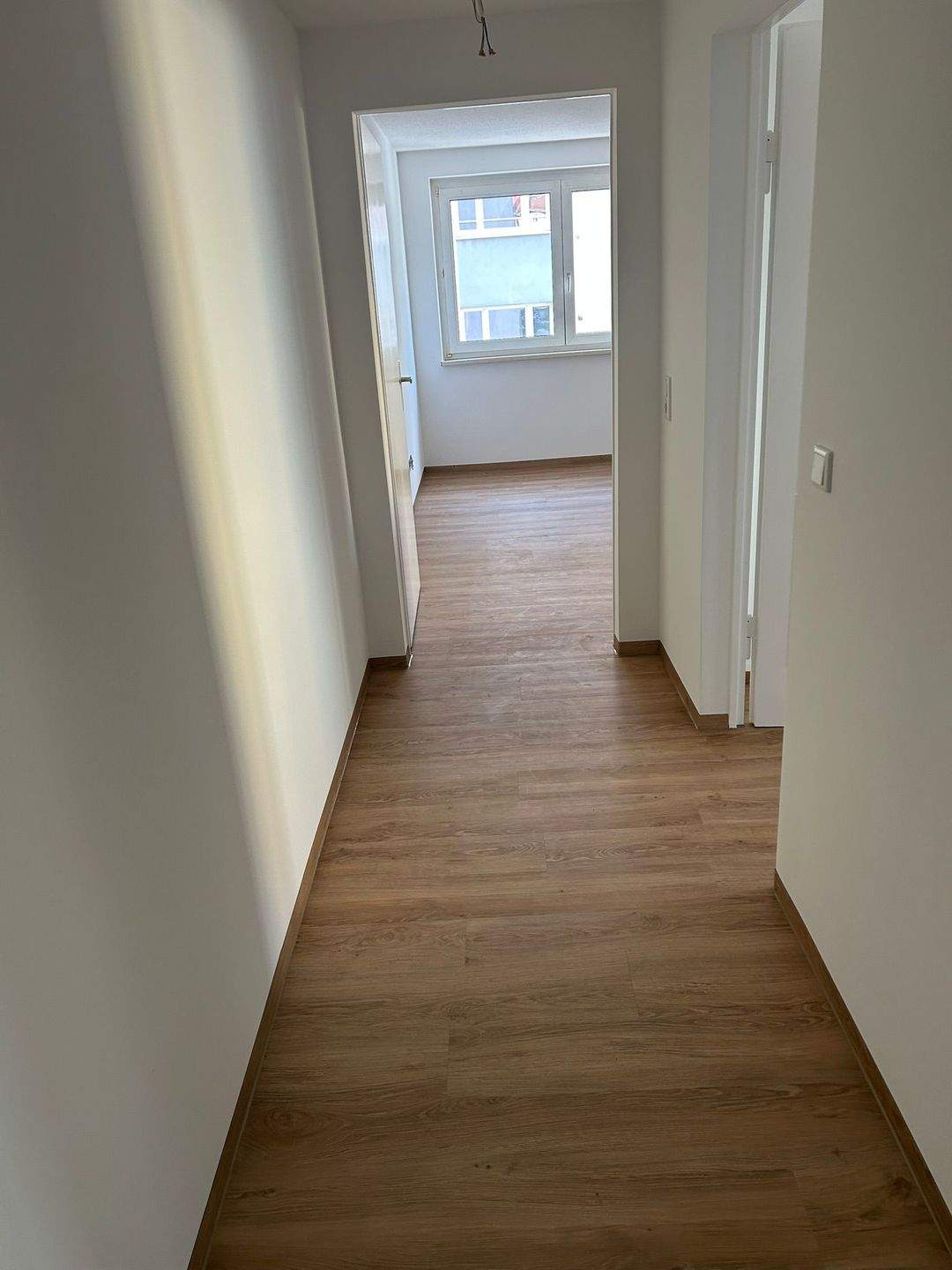 Perfekte 1. Wohnung! 1,5 Zimmer mit Einbauküche komplett renoviert! – Nürnberg – Vorschaubild 6