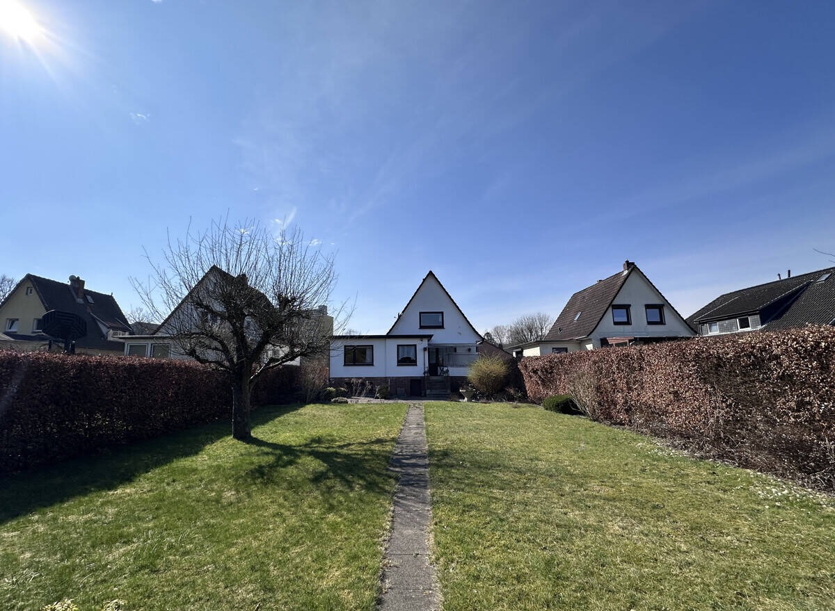 Einfamilienhaus mit großem Garten