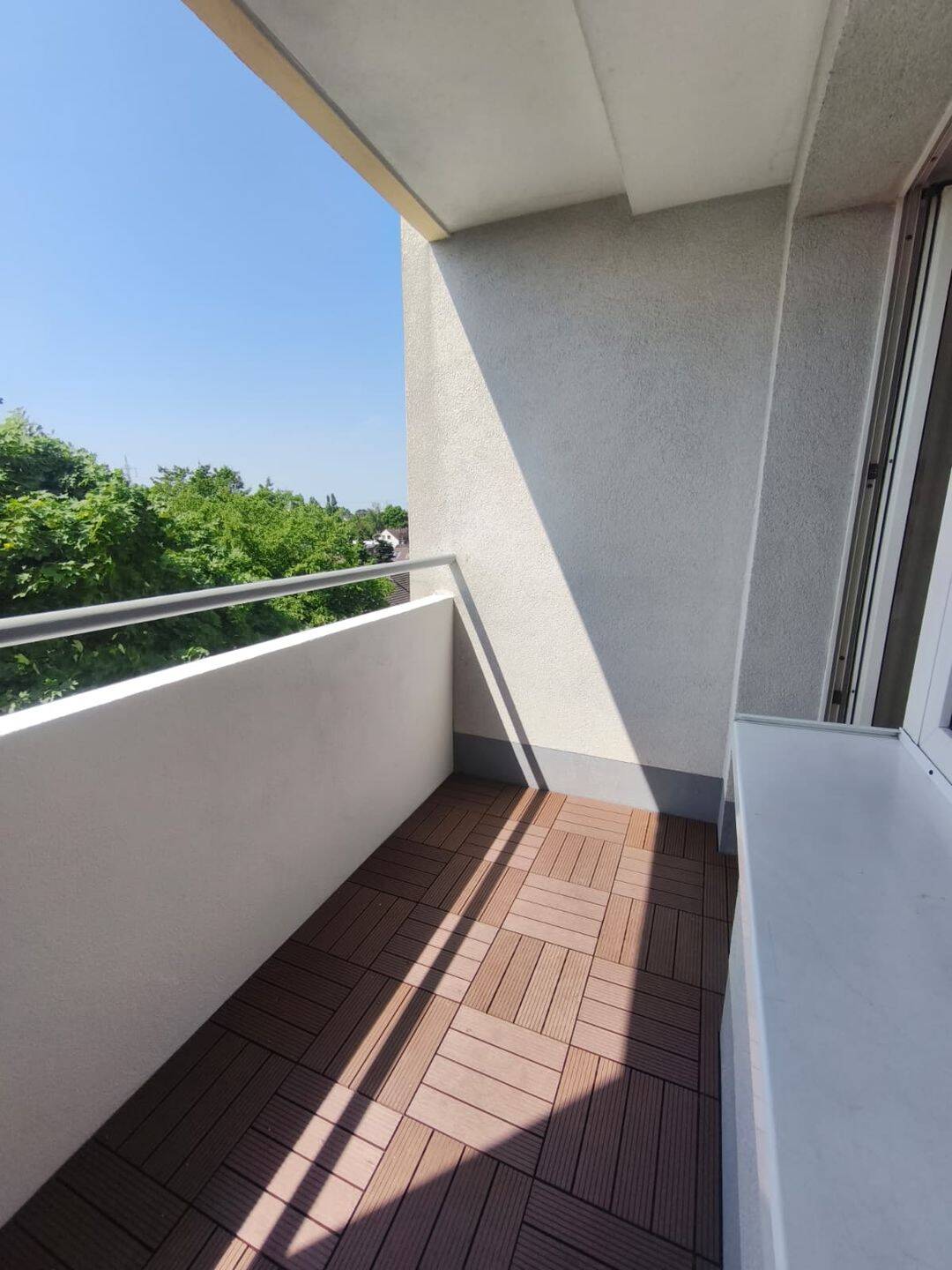 Lichtdurchflutete 2-Zi.-Wohnung (5. OG) mit Loggia & neuer EBK in Köln-Grengel – Köln – Vorschaubild 3