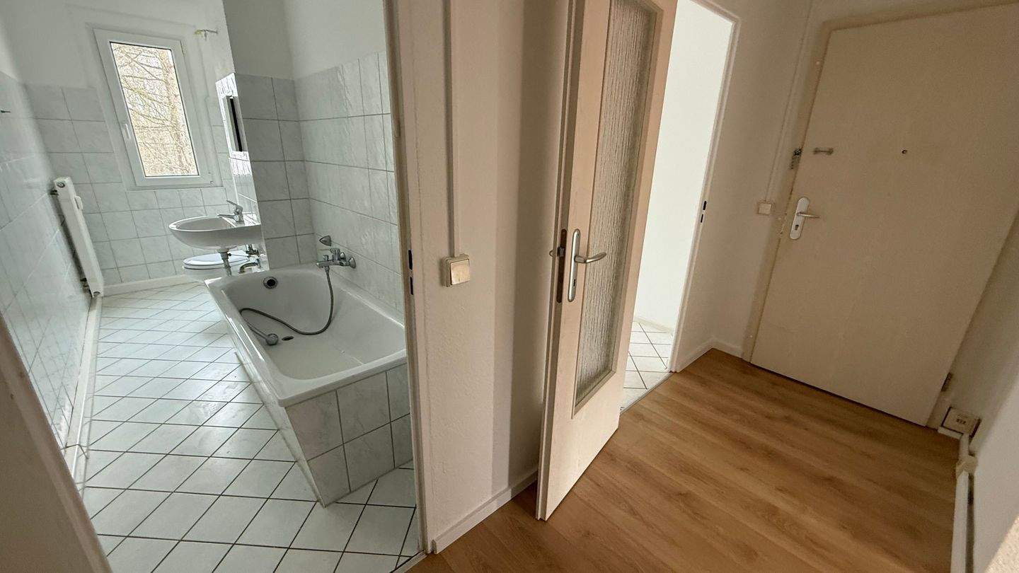 2. OG / Südbalkon / Laminat / Bad mit Fenster / ...in Reichenbrand ! – Chemnitz – Vorschaubild 7