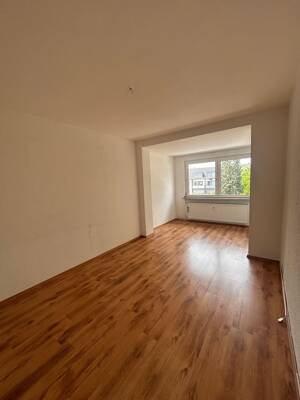 3 Zimmer Wohnung mit Balkon
