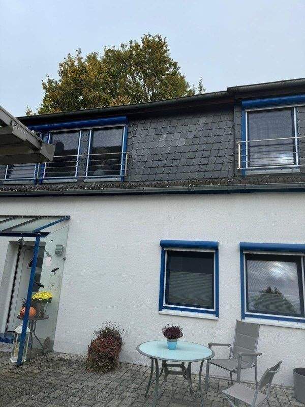 Reserviert! Renditeobjekt! 2 separate Häuser! Ein 1-FH mit 2 Eingängen, Doppelcarport, 4 Einstellplätze, Garten u. eine DHH m.2 Wohnungen u.2Einstellp – Braunschweig – Vorschaubild 6