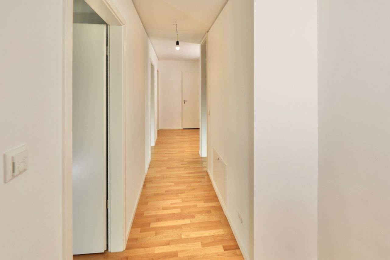HOCHWERTIGE EINBAUKÜCHE, PARKETTBODEN & FUSSBODENHEIZUNG - 2 BALKONE - AUFZUG & TG-STELLPLATZ – Berlin – Vorschaubild 2