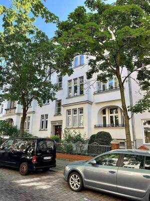 Stuck. Kamin. Dielen. Loggia. – Altbauperle mit ca. 120 m² und großem Potenzial in Steglitz – 12163 Berlin – Vorschaubild 8