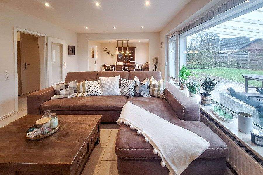 Modernisiertes Einfamilienhaus mit großem Garten, Carport und Garage, fußläufig zu Strand! – Grömitz – Bild 1 von 9