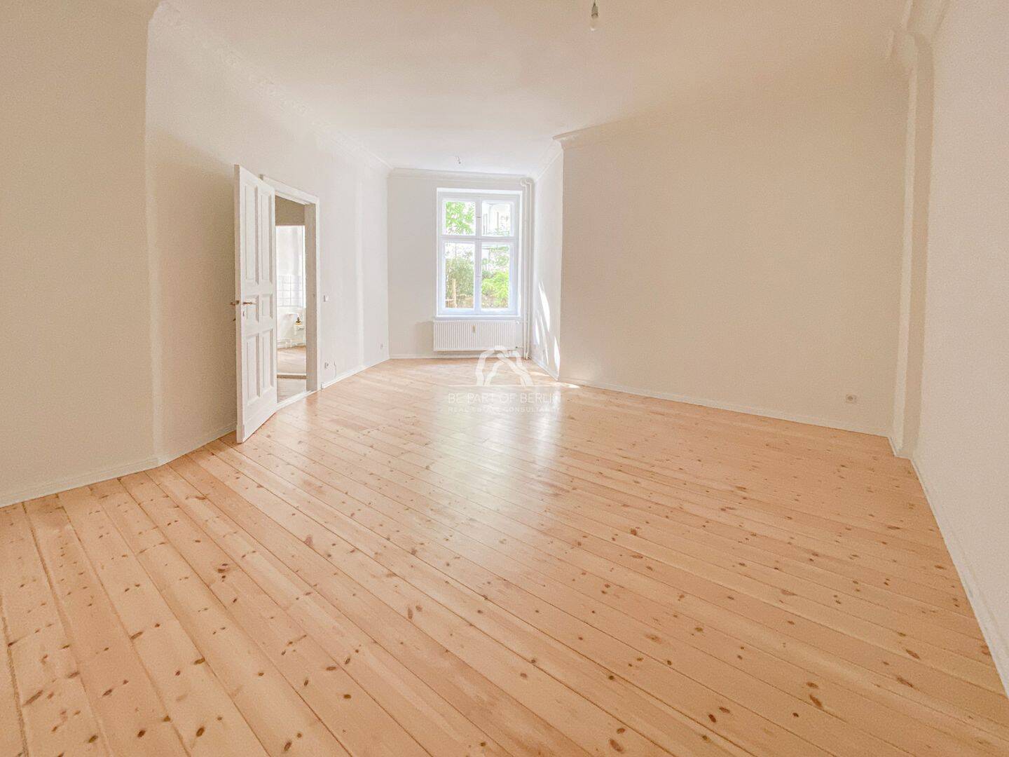 SCHMUCKSTÜCK IM WINSKIEZ! KLASSISCHE SCHÖNE UND RENOVIERTE ALTBAUWOHNUNG! PROVISIONSFREI! – Berlin – Vorschaubild 2