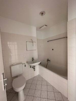 Schöne 2-Zimmer-Wohnung mit Balkon zu vermieten! – 60433 Frankfurt am Main – Vorschaubild 3