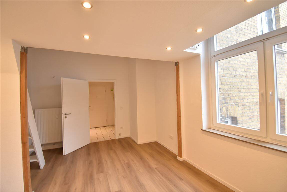 Für Individualisten! Freie 2-Zimmer-Whg mit EBK – Düsseldorf – Vorschaubild 2