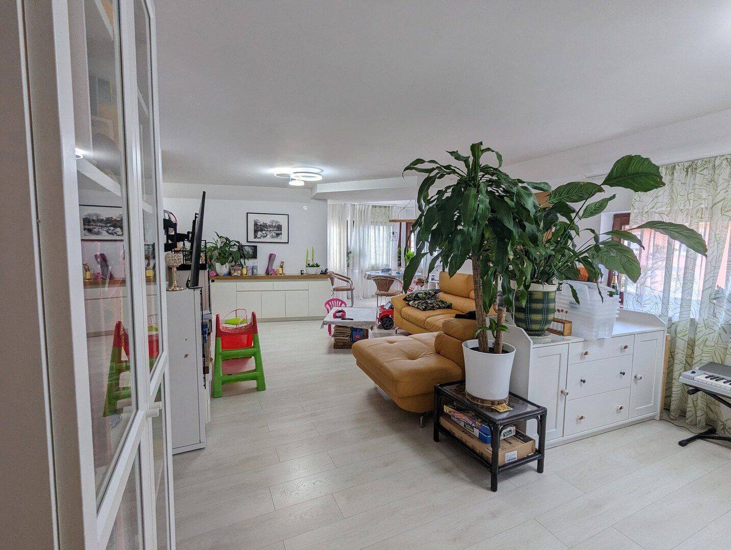 gepflegte 4-Zimmer-Maisonette-Wohnung mit Balkon, Küche und Tiefgarage