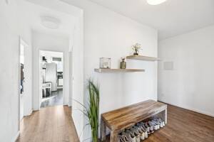 Attraktive 2-Zimmer-Wohnung mit Balkon und Tiefgaragenstellplatz - Modernisiert für Ihr Wohlbefinden – 22117 Hamburg – Vorschaubild 2
