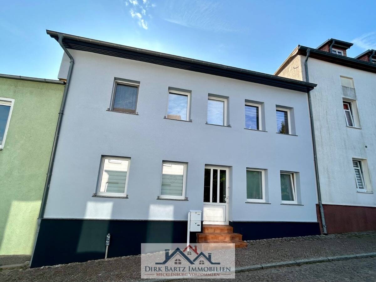 Die richtige Lage für Ihre Familie!! Gepflegtes Stadthaus / Doppelhaushälfte in Demmin.
