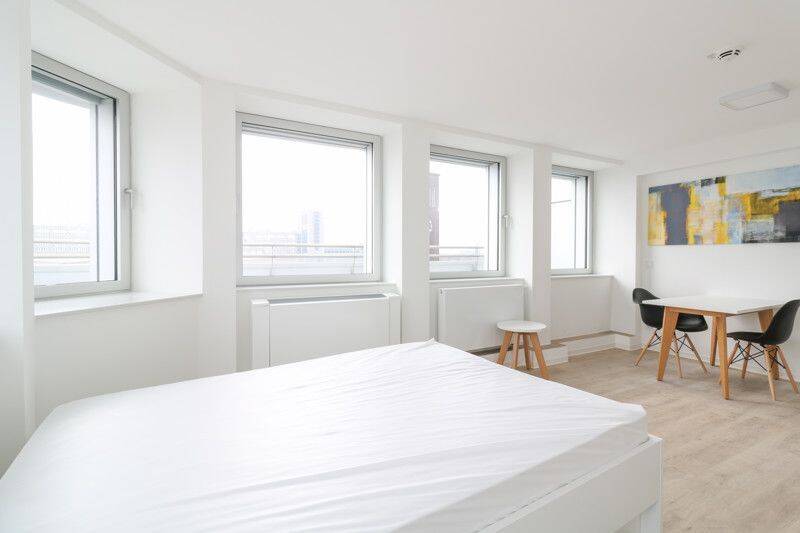 Stilvoll möblierte Etagenwohnung mit Balkon und modernem Ambiente zum Wohlfühlen – Düsseldorf – Vorschaubild 2