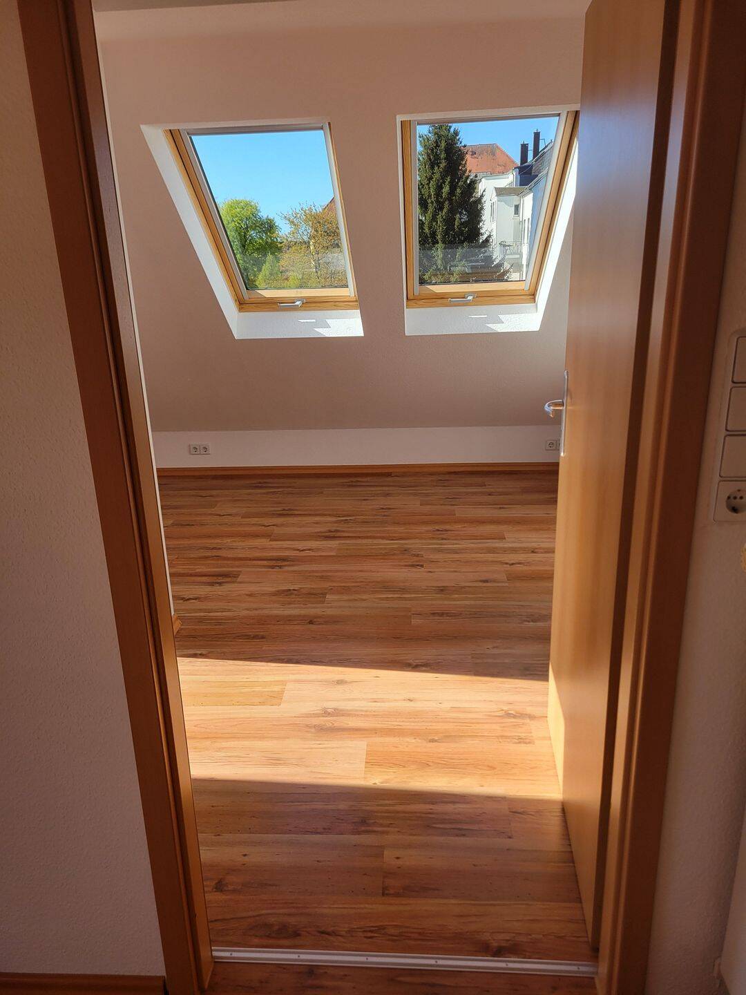 TOP Dachgeschosswohnung im GRÜNEN MIT EBK!!! – Chemnitz – Vorschaubild 4