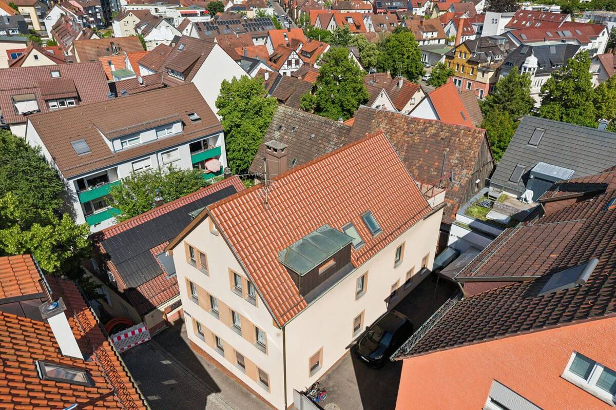 MFH mit Scheune & Entwicklungspotenzial - 3 Wohneinheiten in Stuttgart-Feuerbach – 70469 Stuttgart – Bild 1 von 9