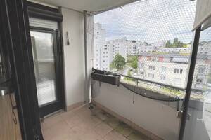 3 ½-Zimmer-Wohnung mit Balkon, Aufzug und Garage! – 70569 Stuttgart – Vorschaubild 3