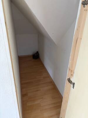 Gemütliche 1,5-Zimmer-Dachgeschosswohung zu vermieten! – 23566 Lübeck – Vorschaubild 2