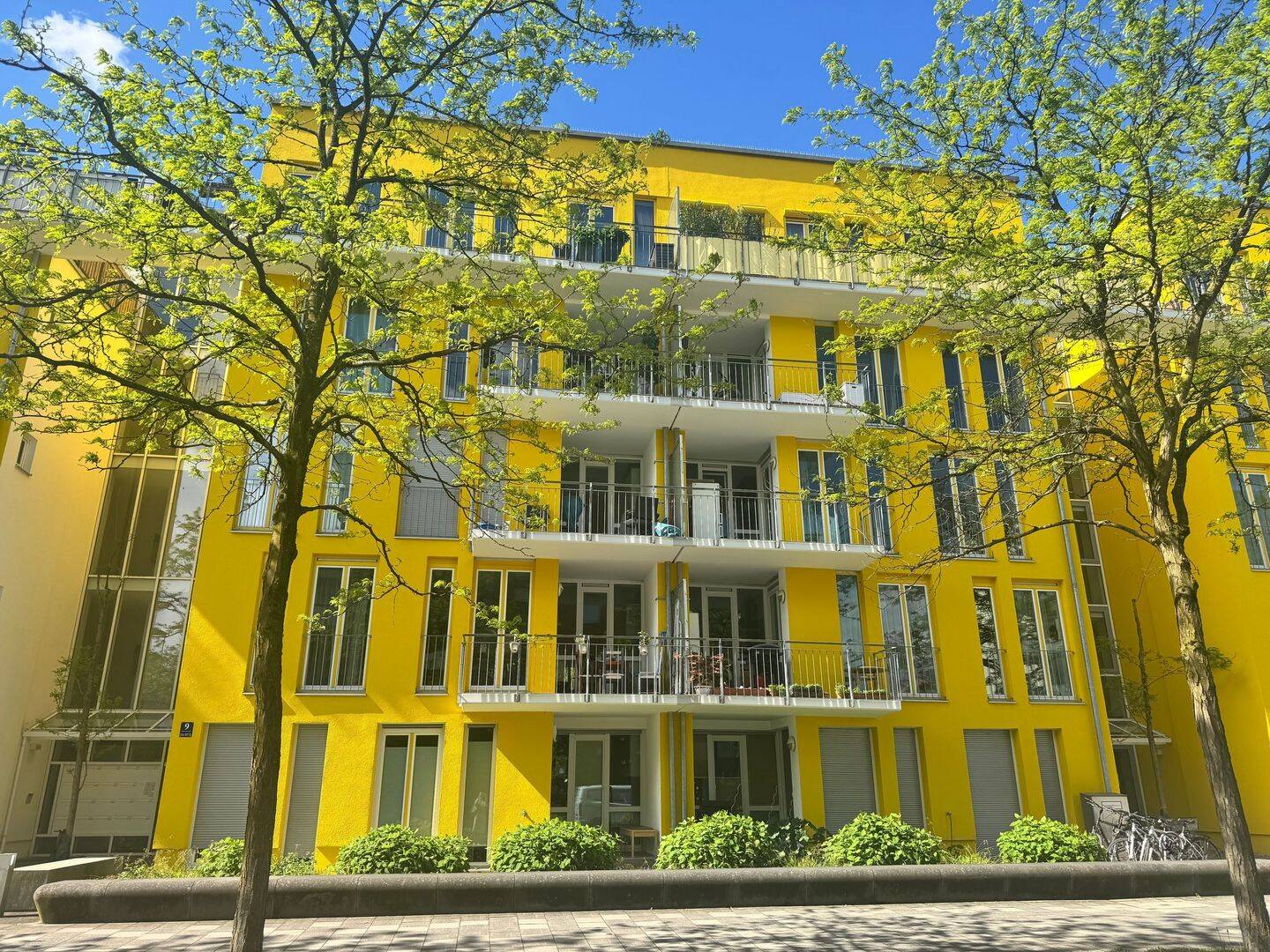 2-Zimmer-Wohnung mit großem Balkon und Einbauküche – München – Vorschaubild 6