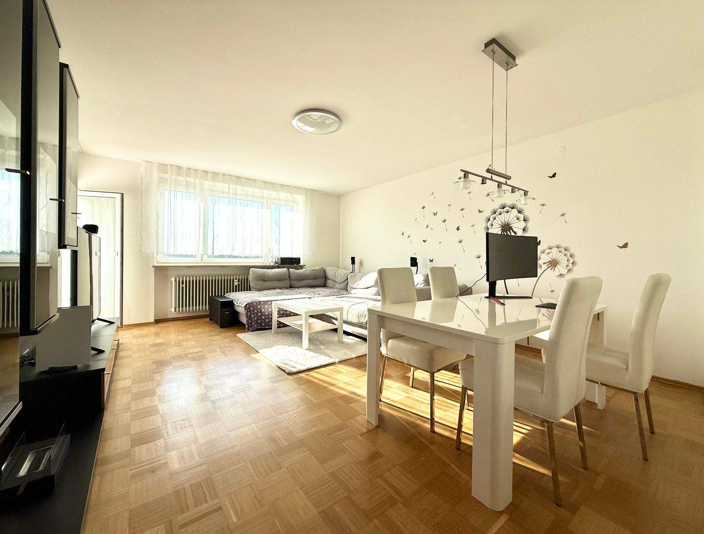 Moderne, helle 3 Zimmer Wohnung mit großem Balkon