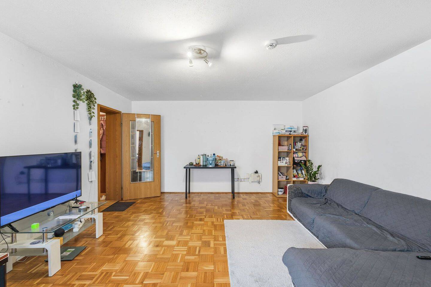 Helle 2 Zi Wohnung, Küche, Balkon, Garage, Stellplatz – Regensburg – Vorschaubild 2