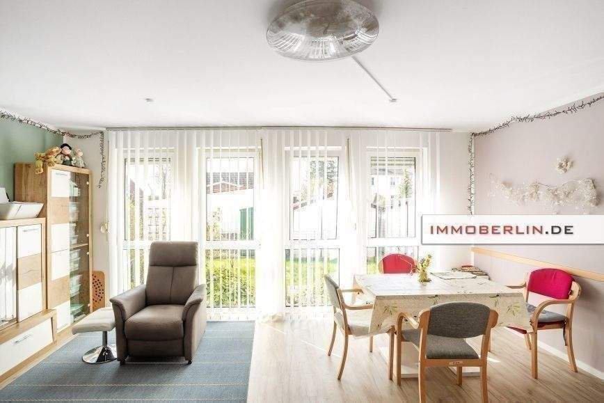 IMMOBERLIN.DE - Lichtdurchflutet + gepflegt! Angenehmes Haus im Berliner Speckgürtel – Blankenfelde-Mahlow – Bild 1 von 7