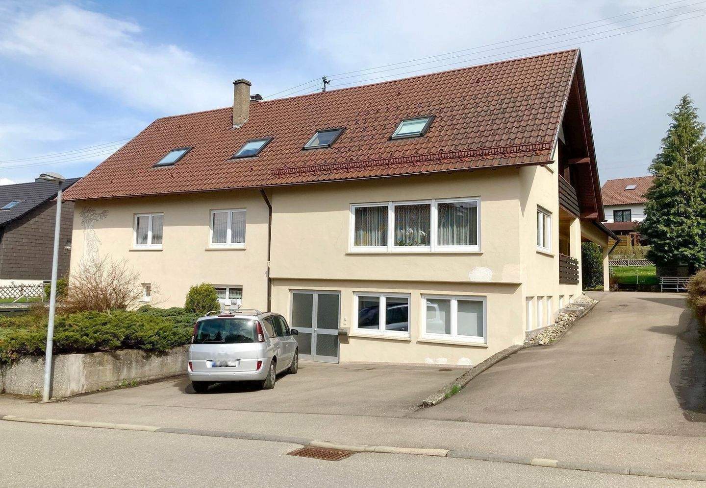 Gewerbe- und Lagerraum ca. 120 m² mit großem freistehendem Wohnhaus, Aufzug, 4 Garagen und Garten – Meßstetten – Vorschaubild 6